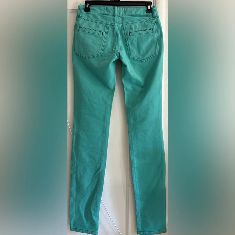 Chic Women's Green Skinny Jeans - Picture 2 of 5